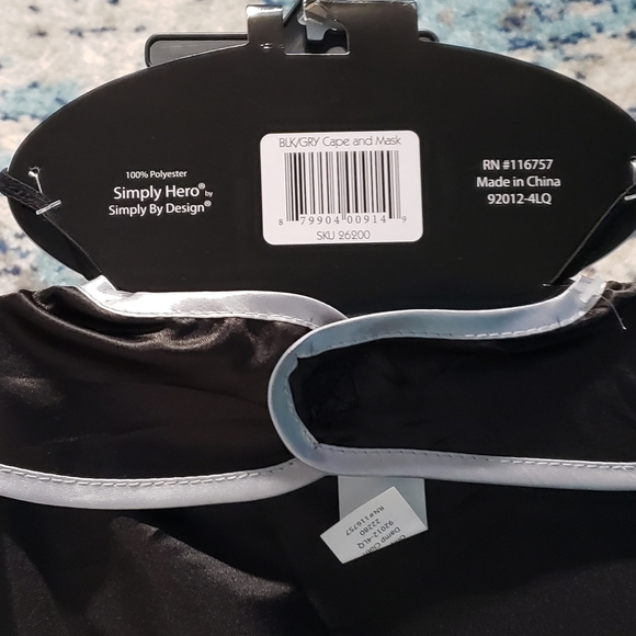 Superhero Cape and mask - Picture 5 of 7